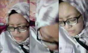 Bokep jilbab kacamata nangis dipaksa om