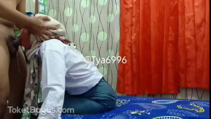Bokep nyepong bapak sebelum berangkat kuliah