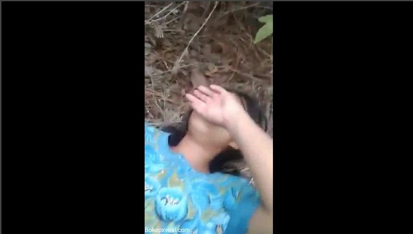 Bokep pasrah crot dalam di semak2